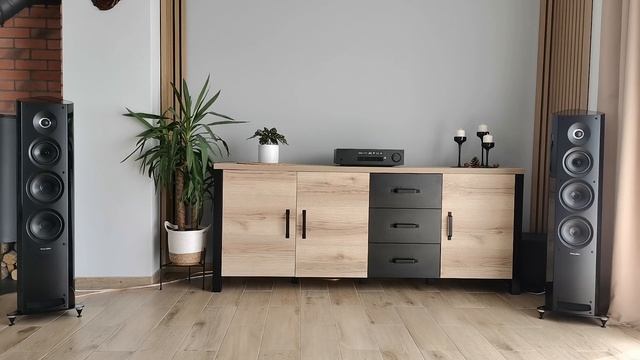 Cambridge CXA81 amplifier and Sonus Faber Venere 3.0 speakers - short sample 3 смотреть онлайн