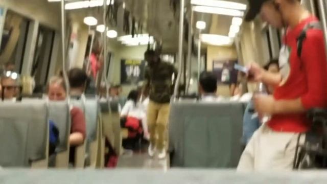 Watching people dance in a Train смотреть онлайн