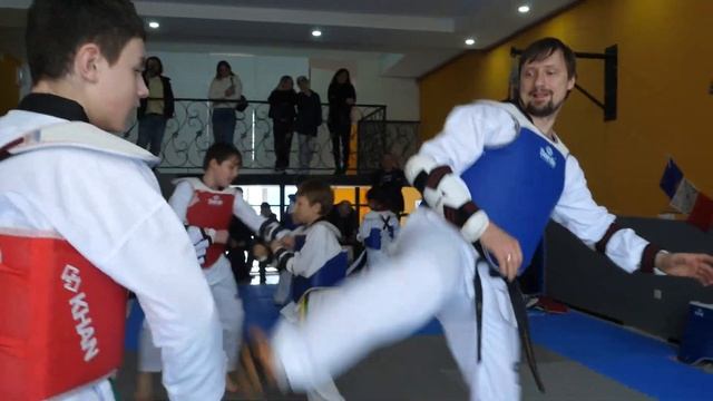 Тхэквондо в Батуми! Тренер Михаил Сомов - клип Survivor - Eye Of The Tiger смотреть онлайн