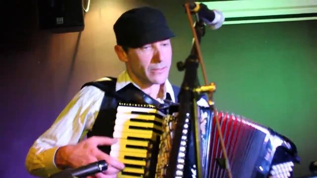 Qaraj Scruffy Dog смотреть онлайн