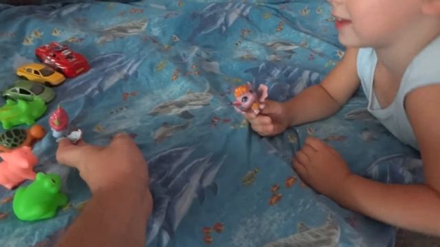 Распаковка новых детских игрушек - видео про детей и для детей смотреть онлайн