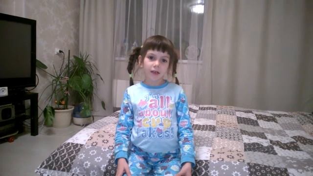 Страна читающая — Ульяна Петякшева читает произведение «Ворона и Лисица» И. А. Крылова смотреть онлайн