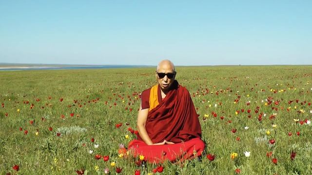 Ело Ринпоче читает «Ритуал почитания Учителя» смотреть онлайн