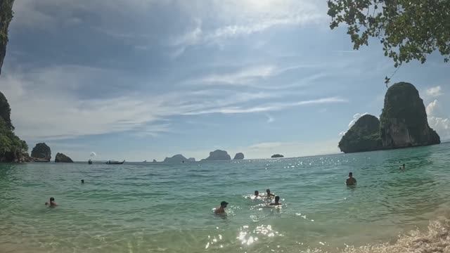 Тайланд. Краби. Пляж Пхра Нанг: обезьяны-воришки, варан и таинственная пещера принцессы смотреть онлайн