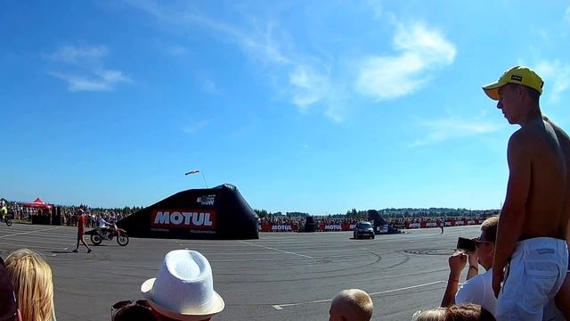 Мотюль мотопрыжки у Вернисажа смотреть онлайн