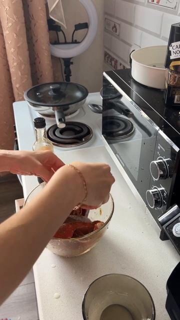 УЖИН СЕМЬИ ГИТЕЛЬМАНОВ ЗАРЕНАЯ РЫБА НЕРКА НА ГРИЛЕ НЯМНЯМ 🐟 смотреть онлайн