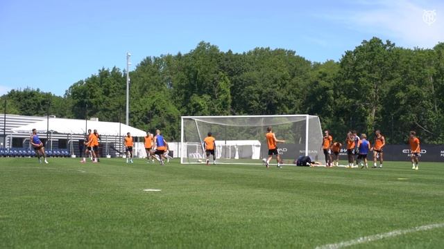 SANTIAGO RODRIGUEZ CHECKS IN | INSIDE TRAINING смотреть онлайн