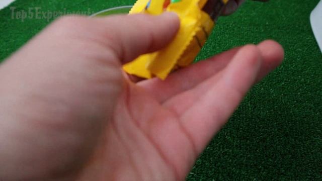 Experiment : M&M CANDY vs Coca Cola, Fanta Sprite, Schweppes and Mentos in Toilet смотреть онлайн