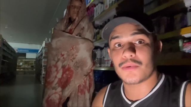 DORMIMOS NO MERCADO E A LOIRA APARECEU смотреть онлайн
