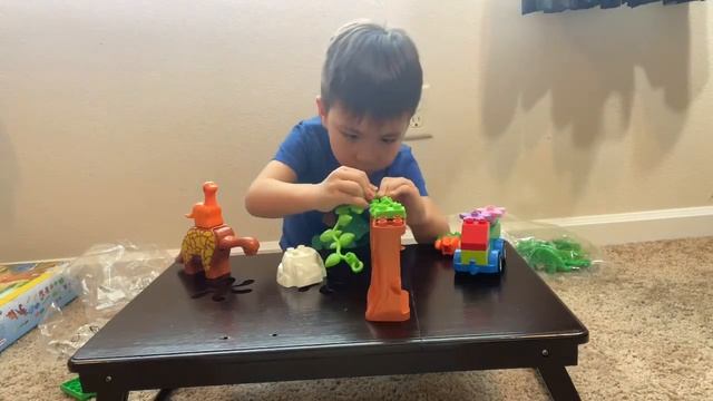 Dino Paradise! Playing with Duplos! смотреть онлайн