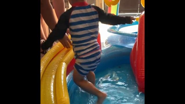 Having Some Water Fun | Intex Rainbow Ring Inflatable Play Center Pool смотреть онлайн