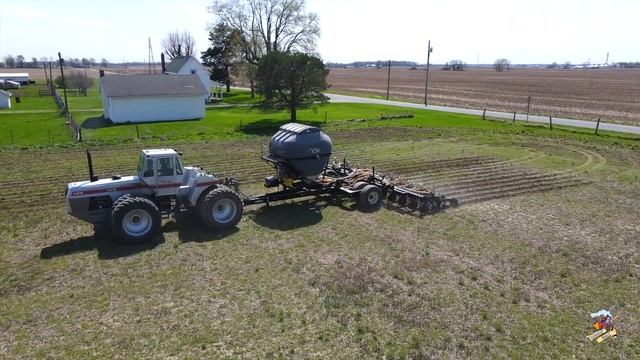Spring Strip Tilling with a White 4 270 Tractor смотреть онлайн