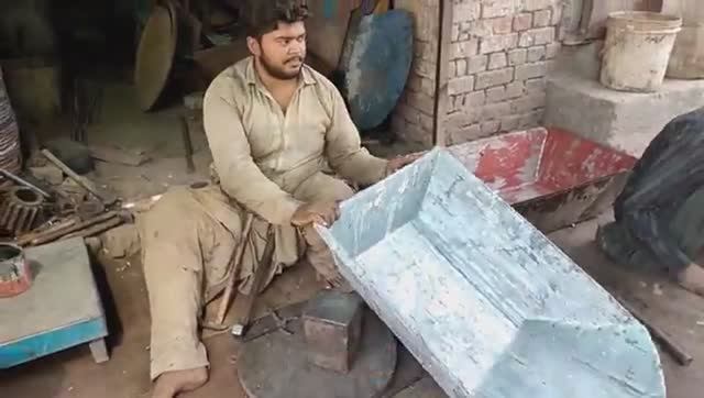 Традиционная техника повторного использования старых бочек из-под масла ｜ Как сделать тачку смотреть онлайн