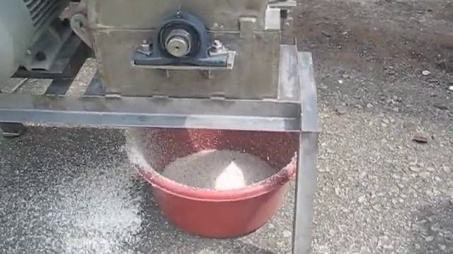 Coconut Grinding Machine / Hammer Mill COM42 смотреть онлайн