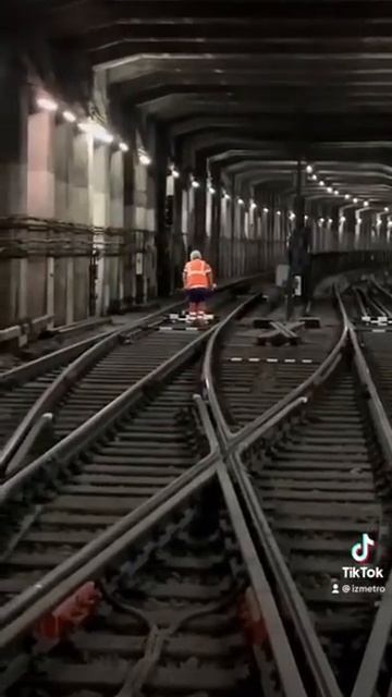 Чем пахнет в #мосметро? смотреть онлайн