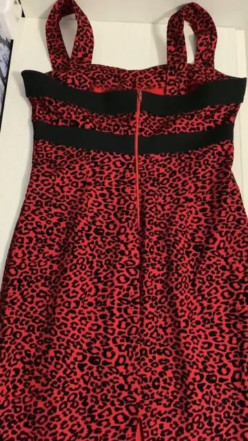 Можно ли на распродаже все по 30 рублей найти шикарное платье от английского бренда? смотреть онлайн