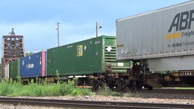 UP 2685 Leads a Z-Train, Clinton, IA, 8/2/2020 смотреть онлайн