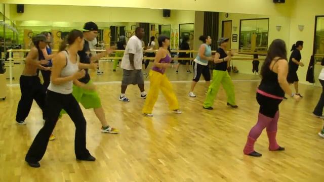 Don Omar - Danza Kuduro ft. Lucenzo - Kuduro Dance Fitness Routine - Crazy Sock TV смотреть онлайн