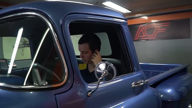 UM CORVETTE COM ROUPA DE MISS! CHEVROLET 3100 V8. смотреть онлайн