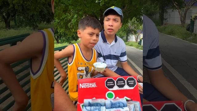 Millonario regala cereal lleno de billetes a joven trabajador para salvar a su angelito 😭 смотреть онлайн