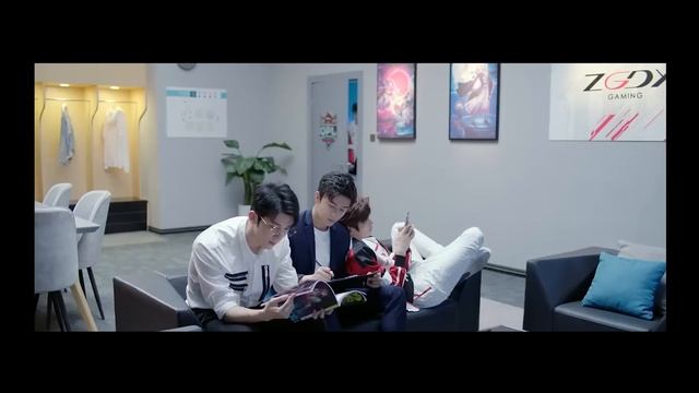💗渣男被霸总刺激发飙，娇妻安抚霸总，霸总终于安心比赛!【Falling Into Your Smile】 смотреть онлайн