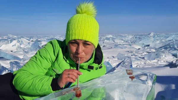 По льду Байкала