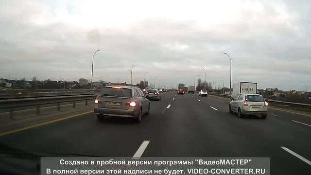 На минской кольцевой оторвалось колесо у фуры. смотреть онлайн