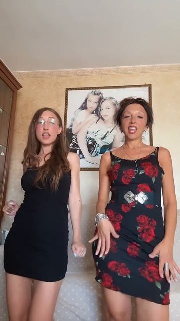 Madre madre ha studiato latino americano e io danza classica… si vede 😂 смотреть онлайн