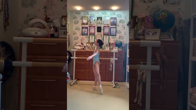 Petit battement с левой ноги смотреть онлайн