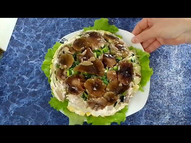 Вкусный, питательный салат с маринованными грибами. смотреть онлайн
