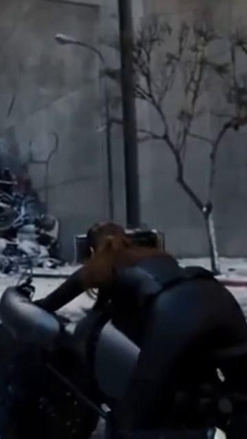 Anne Hathaway, Catwoman/Gatubela смотреть онлайн