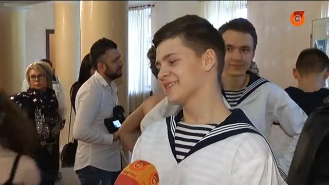 У Маріуполі пройшов кадетський бал смотреть онлайн