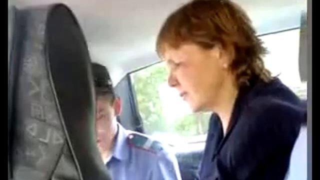 синяя тетка мочит в бобике))).flv смотреть онлайн