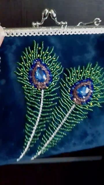 Винтажный стиль. Перья павлина. #vintagestyle #bag #сумкасвоимируками #стильныевещи #вышивкабисером смотреть онлайн