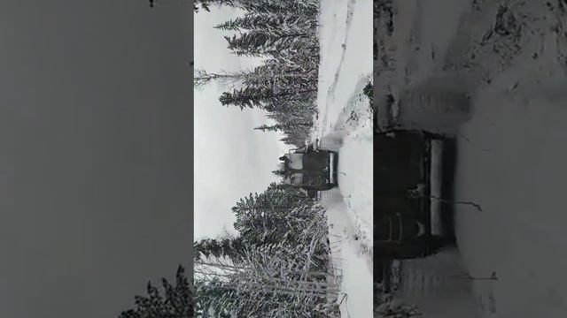 MTLB tank. МТЛБ спасает Странника. Тяжёлое бездорожье на зимнике. смотреть онлайн