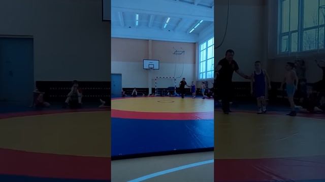 Борец вольник из Кыргызстана выиграл смотреть онлайн