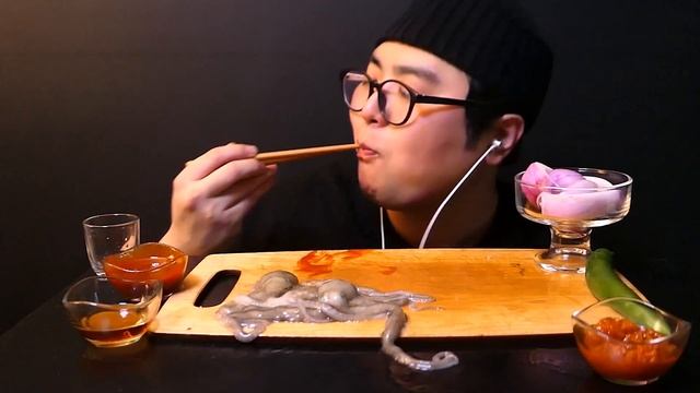 소주랑 산낙지 통째로 9마리 먹방 벌써 건강해짐 술먹방 RAW OCTOPUS タコ Bạch tuộc ปลาหมึกยักษ์ ASMR MUKBANG смотреть онлайн