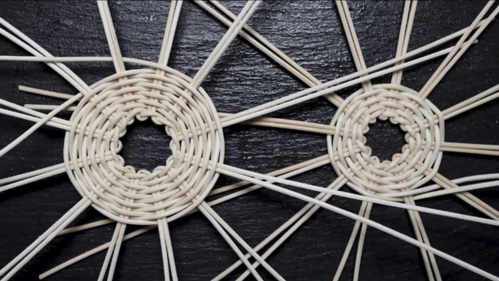 Плетём из ротанга. Вариант начала плетения смотреть онлайн