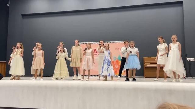 "Мама, спасибо!" Вокальный ансамбль "Creative" МОБУ СОШ 38 им. Страховой С.Л. ФТ Сириус смотреть онлайн