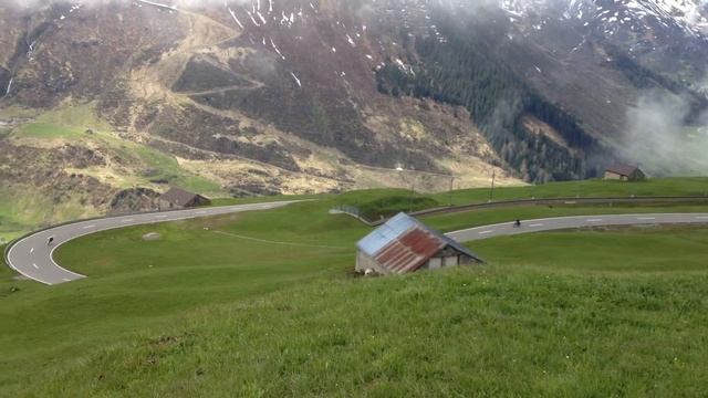Спуск с Oberalppass. смотреть онлайн