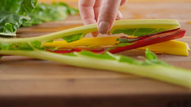 How To Save the Stems From Winter Greens | Cooking Techniques l Whole Foods Market смотреть онлайн