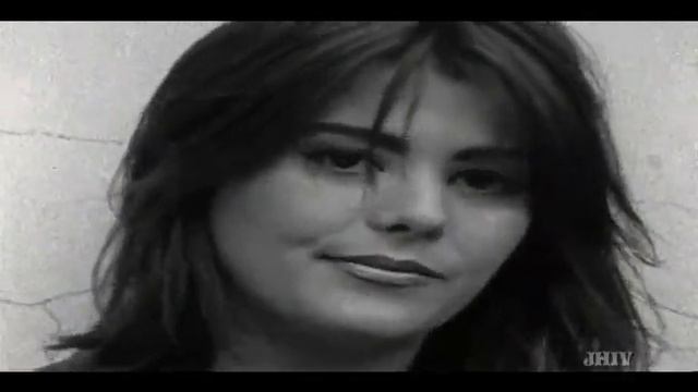 Alejandra Guzman visita el cementerio смотреть онлайн