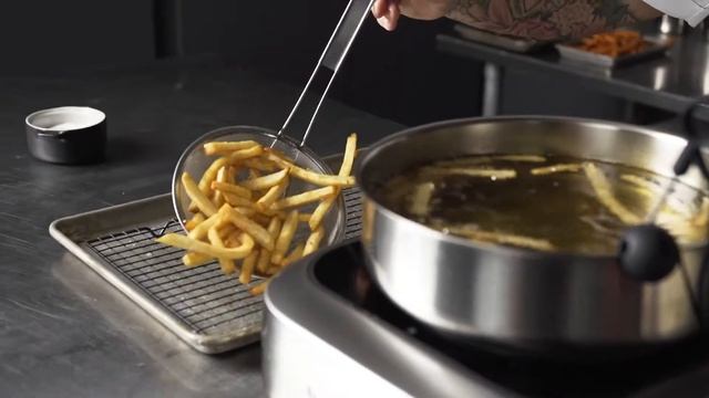 Trust Chef featuring MIC Food: Yuca, Boniato and Sweet Potato Fries (TAKEOUT APPROVED) смотреть онлайн