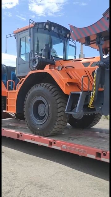 Трактор который тащит 2000 тонн или 20 вагонов #локотрактор #локомобиль #станислав #вагоны #пмз смотреть онлайн