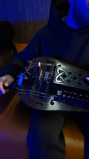 Колёсная лира или Харди гарди #hurdygurdy #лира смотреть онлайн