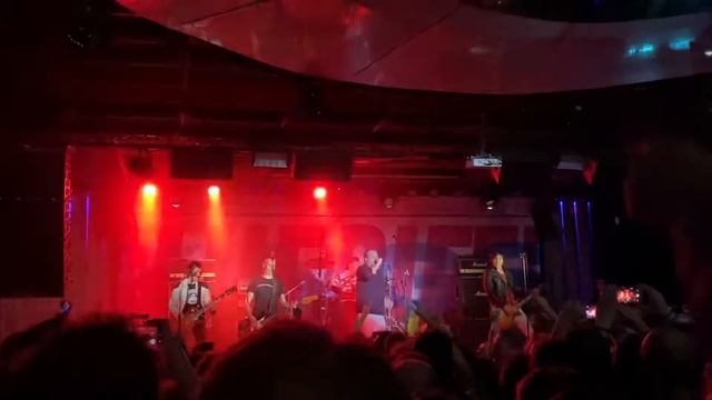 Gluecifer, sala Moon (Valencia) 19/11/2022 смотреть онлайн