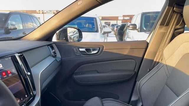 Volvo XC60 B5 Polar Night Black 2025 смотреть онлайн