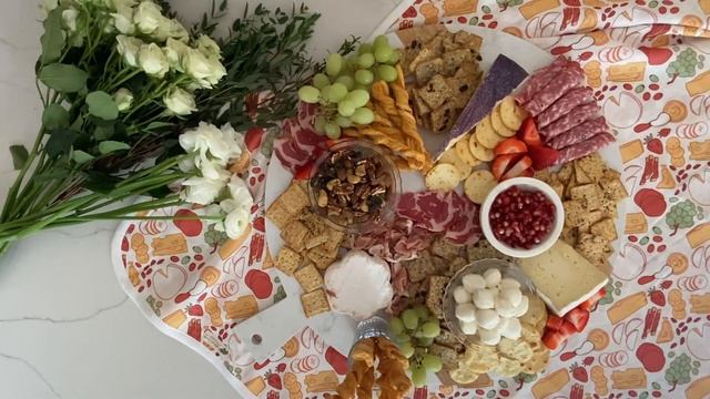 How to DIY a Summer Charcuterie Board 🧀 🍇 🌸 смотреть онлайн