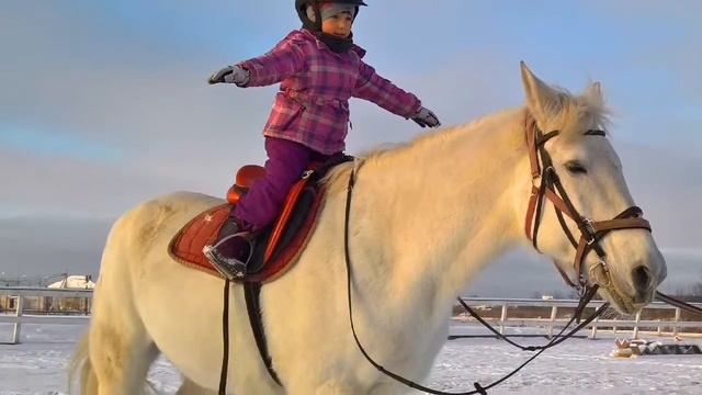 С ДЕТСТВА В СЕДЛЕ)))!!!