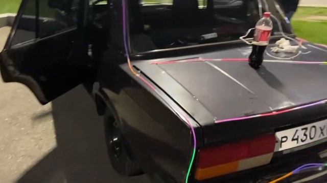 НЕОНОВАЯ ЖИГА В БРЯНСКЕ!нарядили жигу светящимися палочками/и смотрели реакцию прохожих;) смотреть онлайн